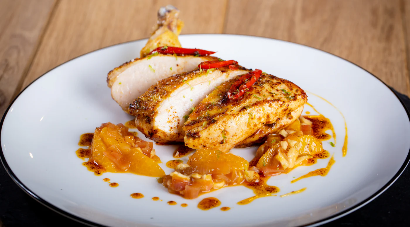 Receta de pollo picante con chutney de anacardos y maracuyá