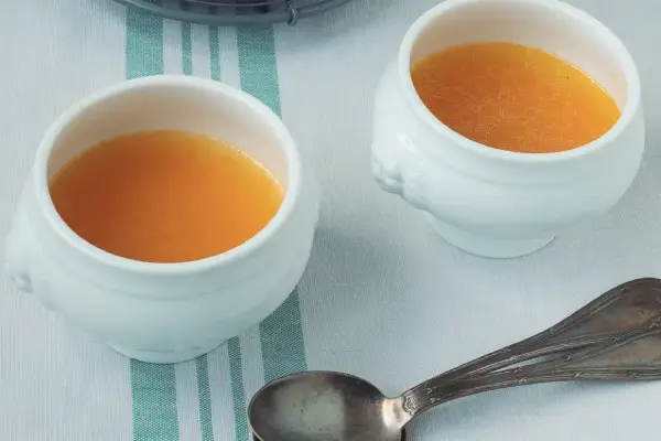 Caldo de pollo en olla a presión Fissler